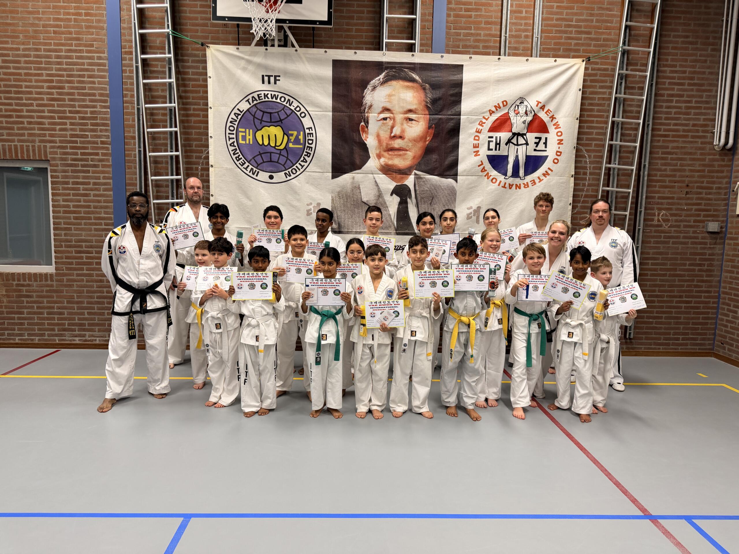 Foto examen leerlingen, gekleurd band examen dec 2025